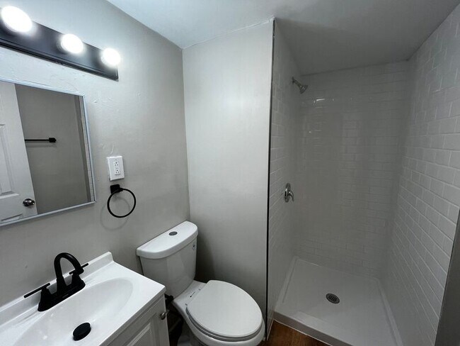 Building Photo - 14 Beechwood St