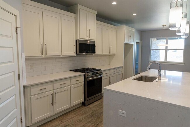 Building Photo - 306 Kirks Holw