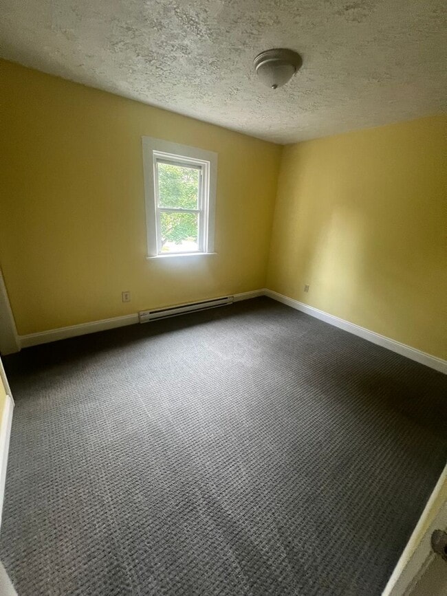 Building Photo - 704 W 4th St