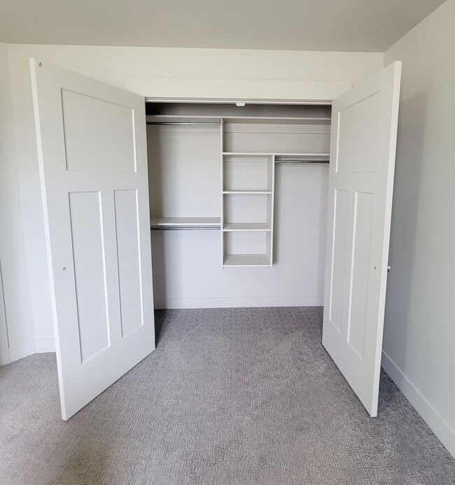 Building Photo - Modern and Open 3 Bedroom, 2 Bathroom Apartment for Rent in Idaho Falls by Real Property Manageme...