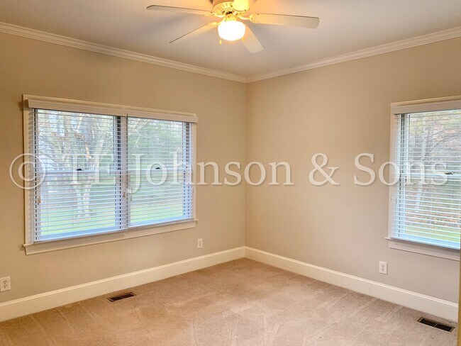 Building Photo - Gorgeous Three Bedroom in Tobaccoville- Mu...