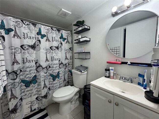 Building Photo - 19781 SW 114th Ave