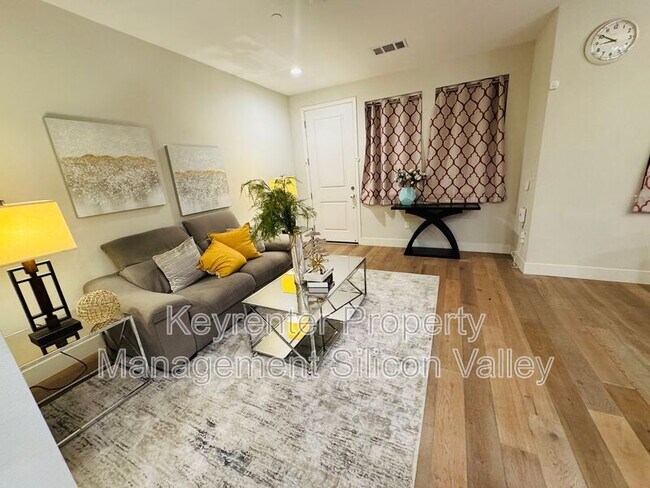 Building Photo - 1020 Skybo Ct