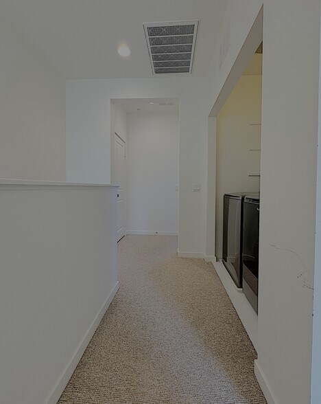 Level 3 hallway - 2729 Sunrise Way