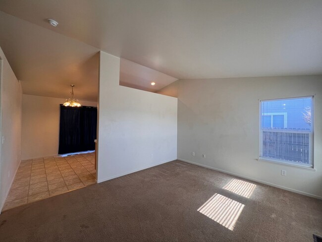 Building Photo - 3 bedroom 2 bath Fernley home in Donner Tr...