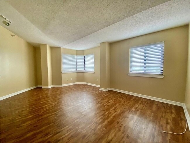 Building Photo - 11550 Southfork Ave