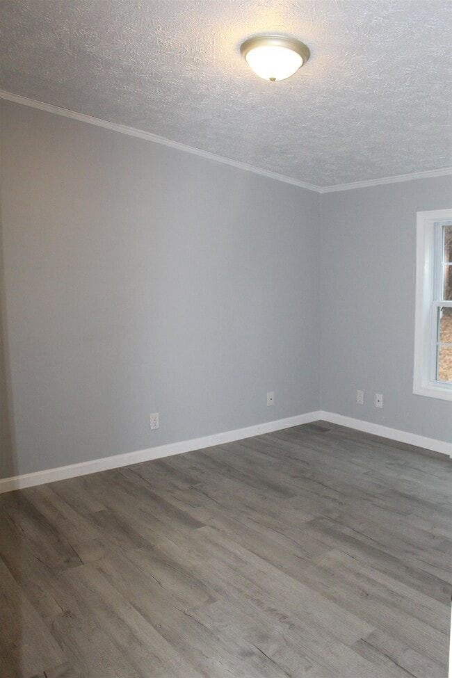 Building Photo - 6 Laura Ln