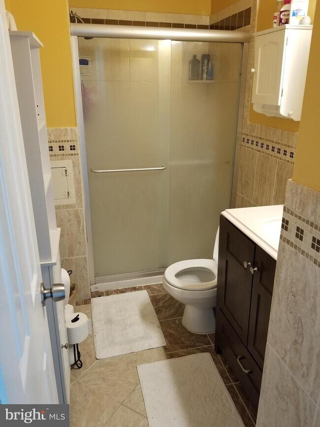 Building Photo - 8044 Inverness Ridge Rd