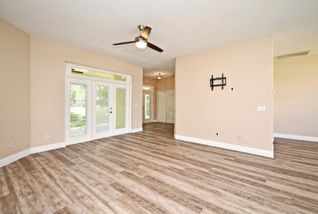 Building Photo - Lovely Remodeled 4/2 Home