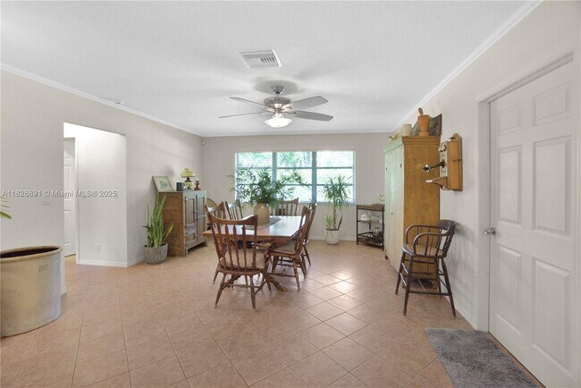 Building Photo - 4770 Holly Dr