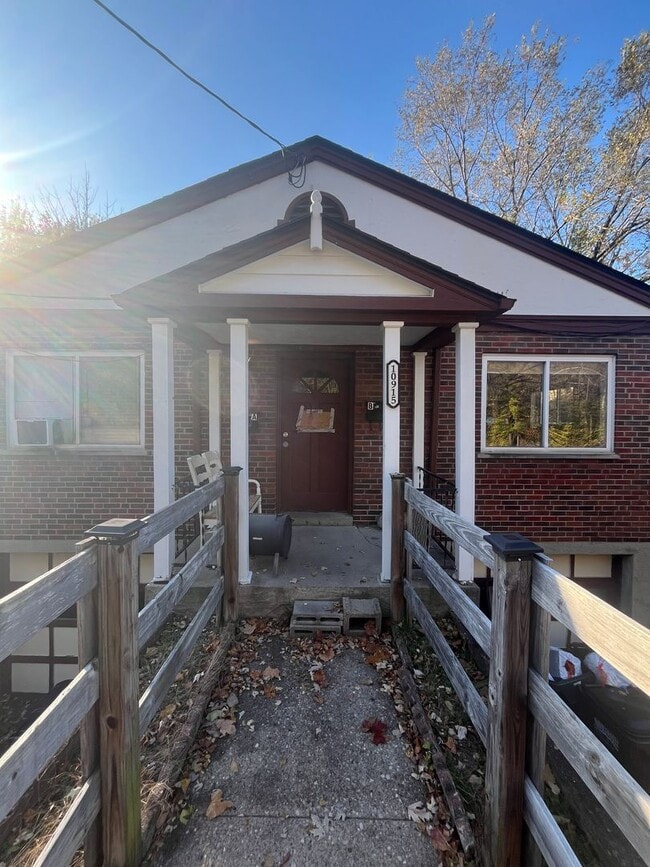 Building Photo - 10915 Main St