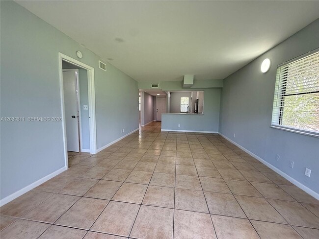 Building Photo - 4885 Arjaro Dr