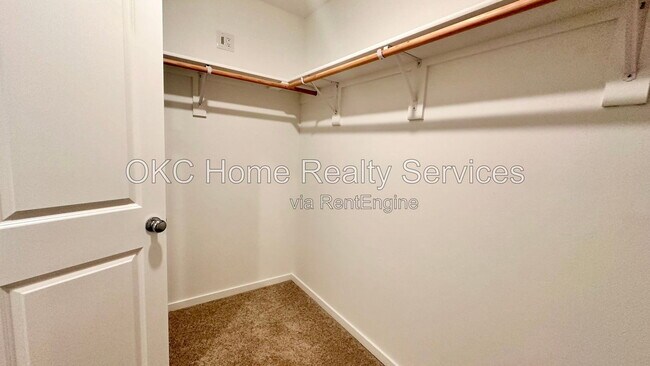 Building Photo - 20404 Deer Creek Dr