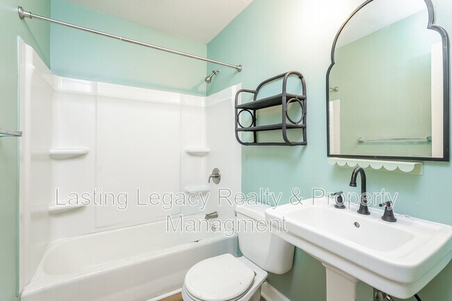 Building Photo - 817 Elon St