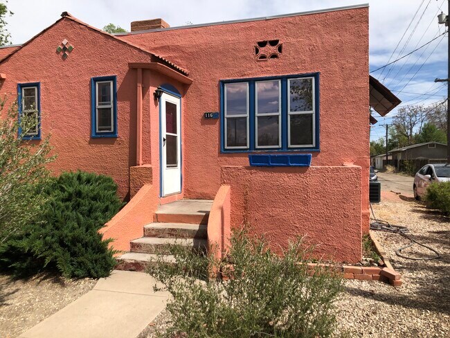 Sweet Artistic One Bedroom - 116 Polk St