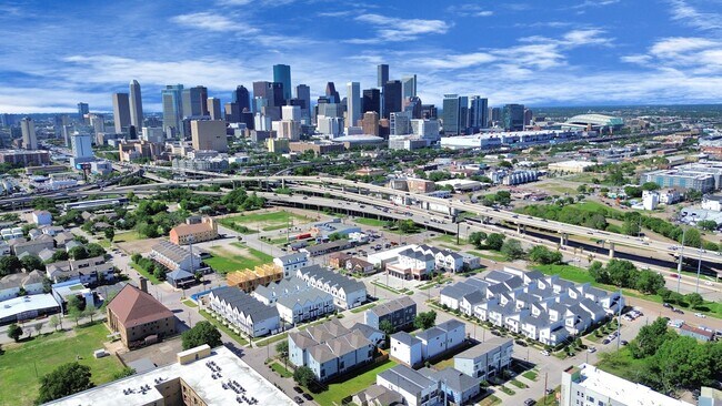 Building Photo - 2512 Gray St