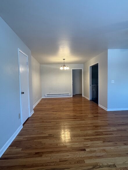 Building Photo - 1145 Fenmore Dr