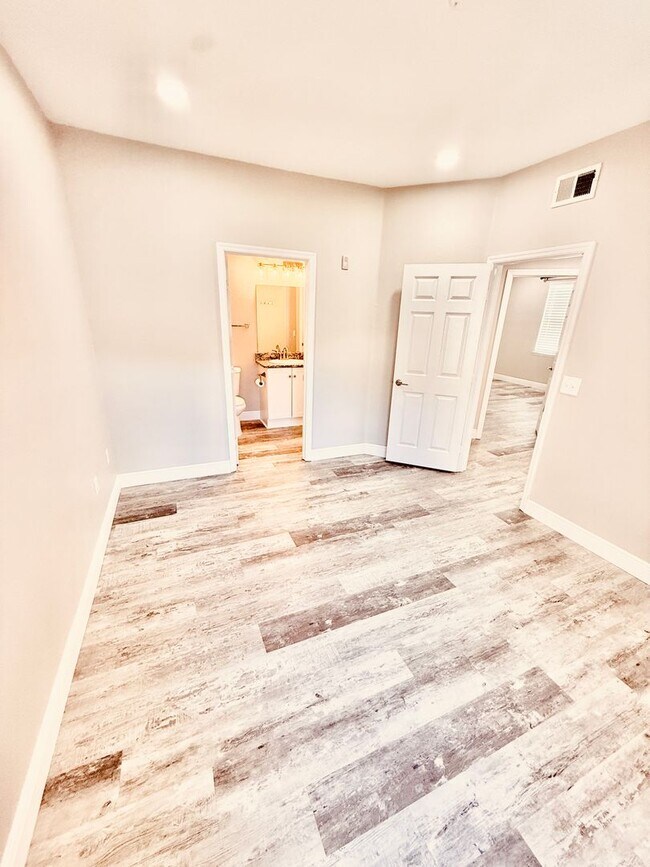 Building Photo - 2 Bed/2 Bath Condo with Garage in Lakes at Viera East