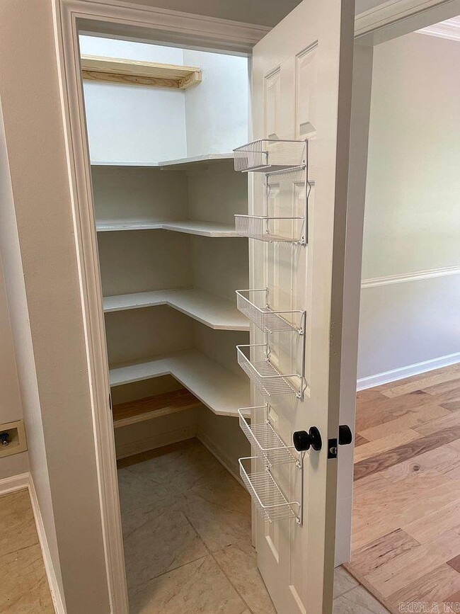 Building Photo - 14302 Westbury Dr