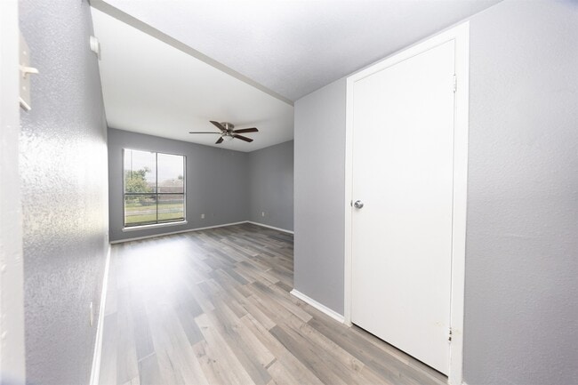 Building Photo - 13480 S Thorntree Dr