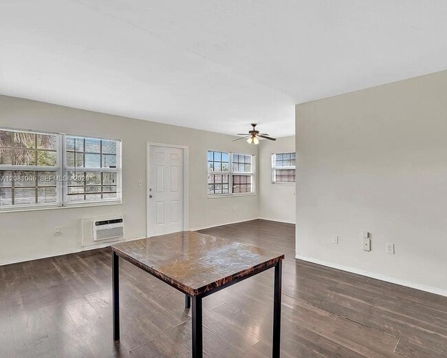 Building Photo - 1451 NE 170th St