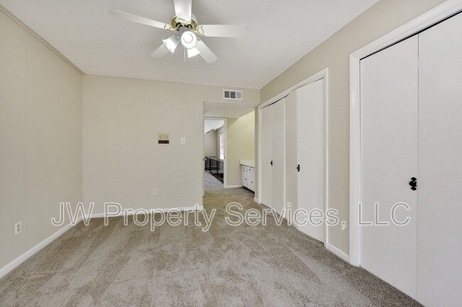 Building Photo - 309 Lilac St