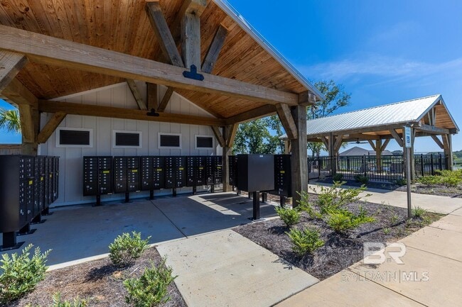 Building Photo - 501 Huller Ave