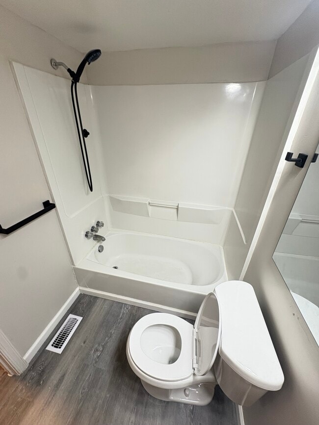 Building Photo - 813 S Grosvenor Ct