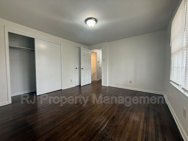 Building Photo - 5512 Cottonwood Rd