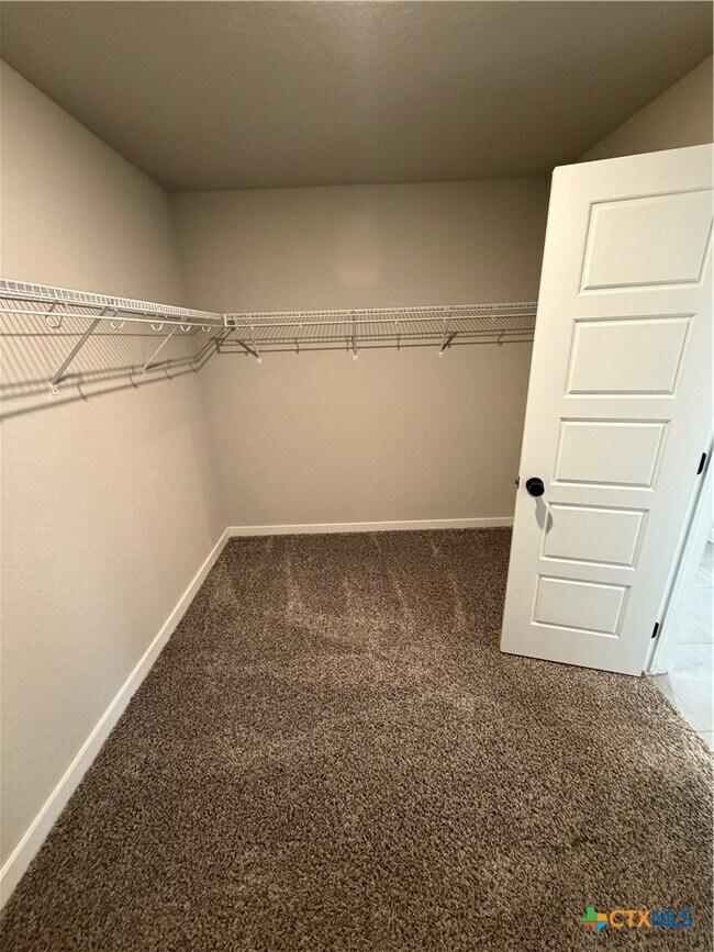 Building Photo - 1100 RIVER WOOD