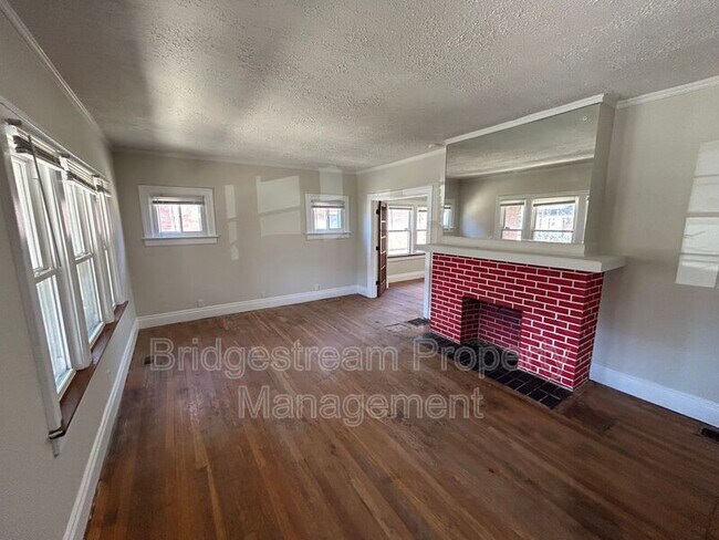 Building Photo - 101 E Bruce Ave