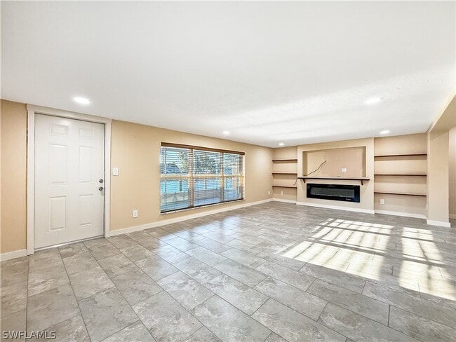 Building Photo - 2115 St Croix Ave