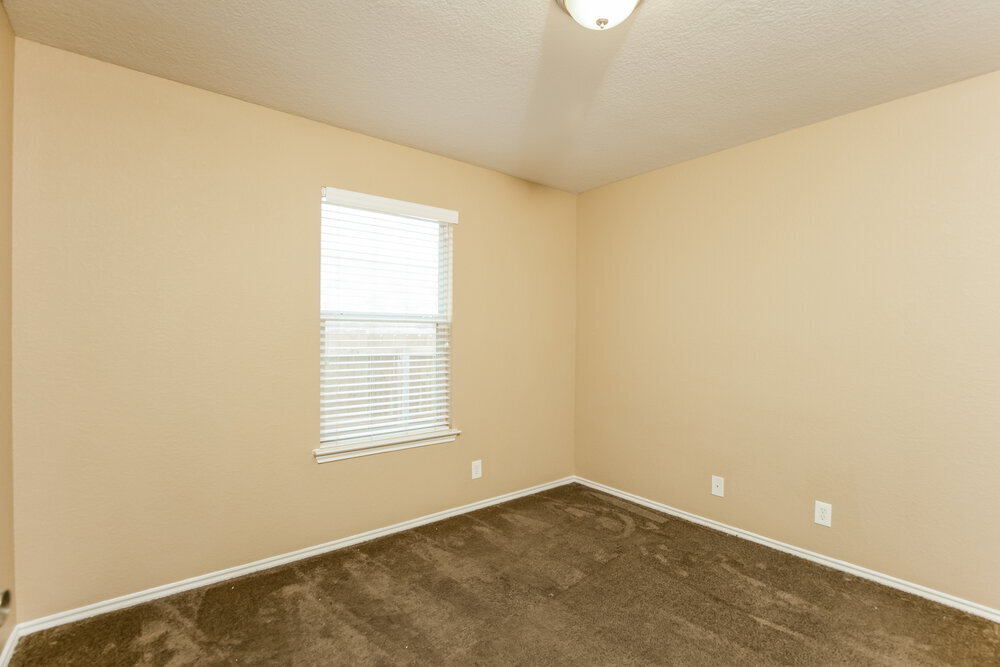 Building Photo - 135 Woodstone Loop