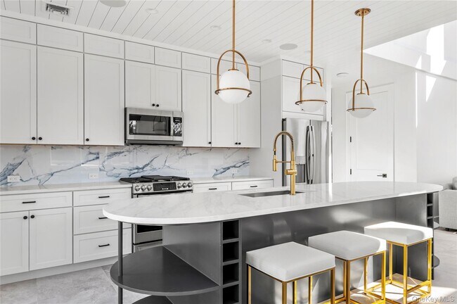 Building Photo - 44 Island Walk