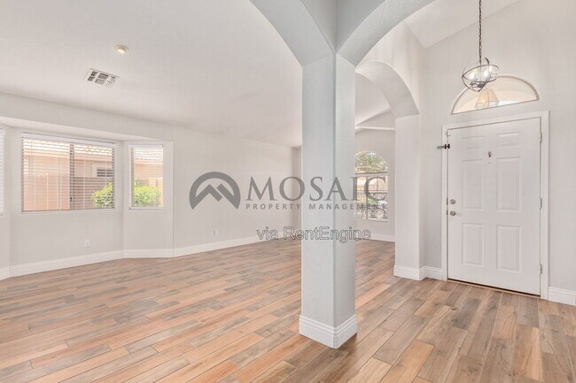 Building Photo - 3381 E Flamingo Ct