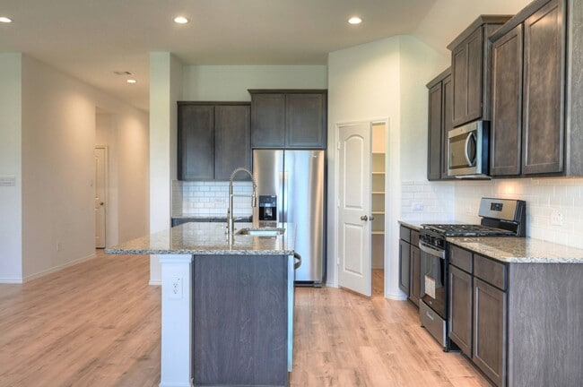 Building Photo - 31603 Zoe Pt