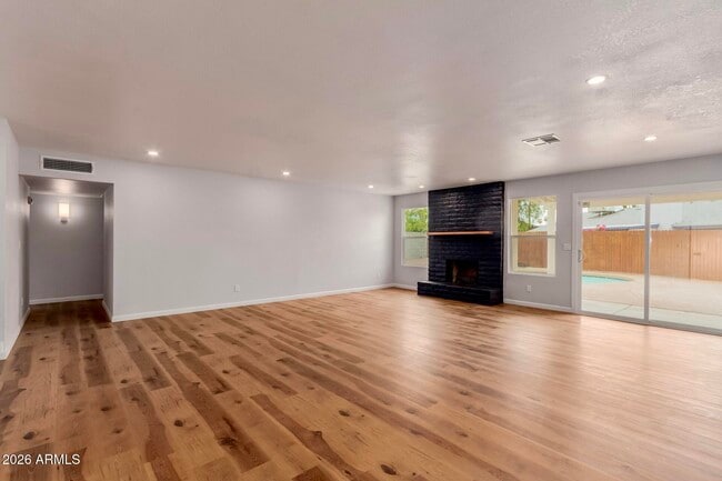 Building Photo - 10705 E Mercer Ln