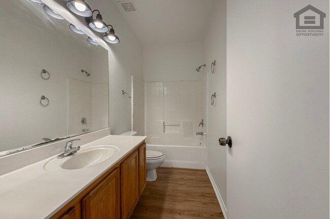 Building Photo - 4Bed/2Bath House in El Mirage! Ready for Immediate Move-In!