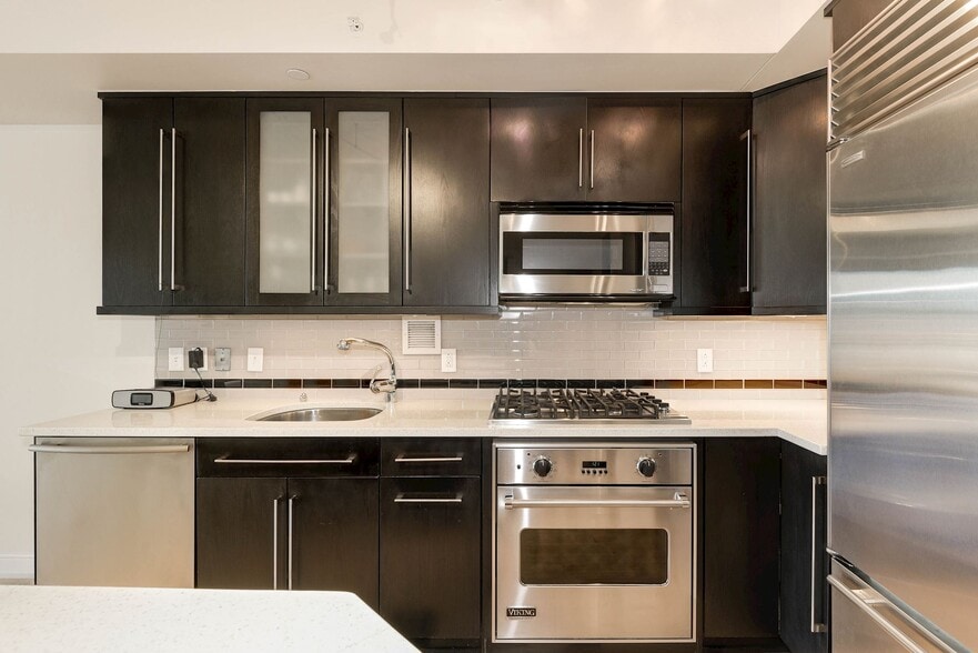 Building Photo - 1111 19th St N