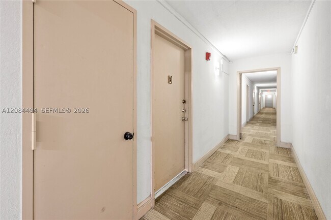 Building Photo - 1200 NE Miami Gardens Dr