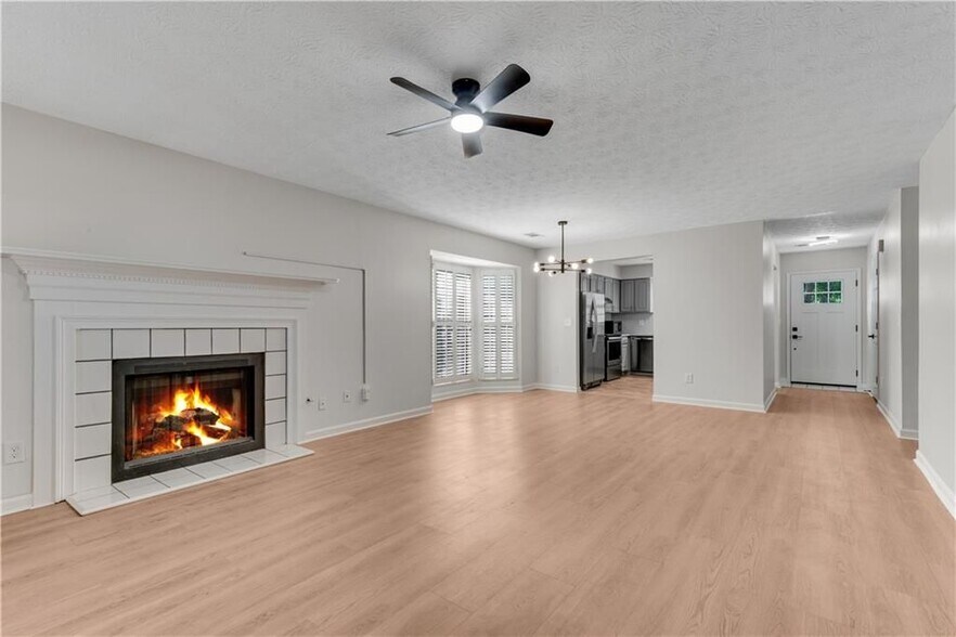 Building Photo - 5097 Village Green Way