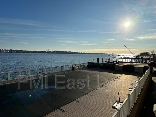 Building Photo - 292 Pequot Ave