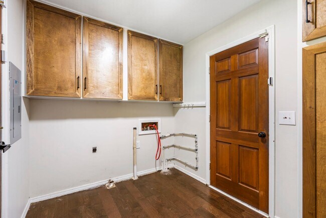 Building Photo - 3 Bedroom 2 Bathroom Springfield, MO