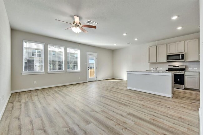Building Photo - 603B Pearly Eye Dr