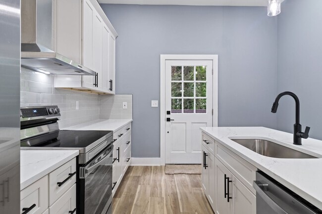Building Photo - Stunning Fully Renovated Home in the Heart of Historic Oakland City