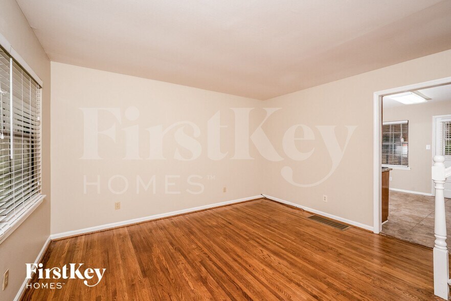 Building Photo - 1326 Potter Ave