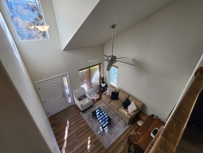 Building Photo - Great 5 Bed 2.5 Bath Home Newly Remodeled