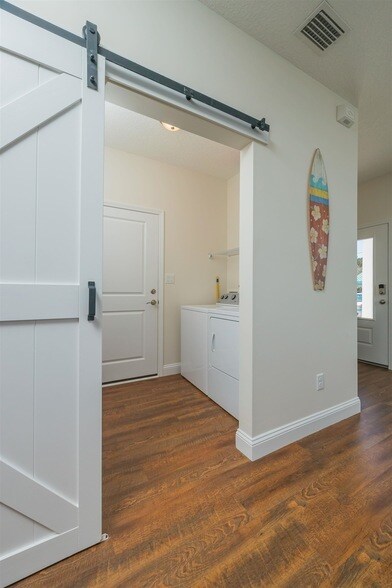 Building Photo - 6832 Middleton Ave