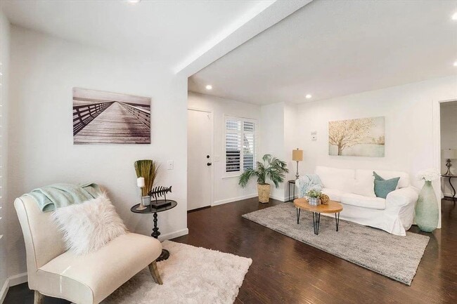 Building Photo - 820 Casanova Ave