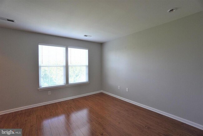 Building Photo - 900 Susan Cir